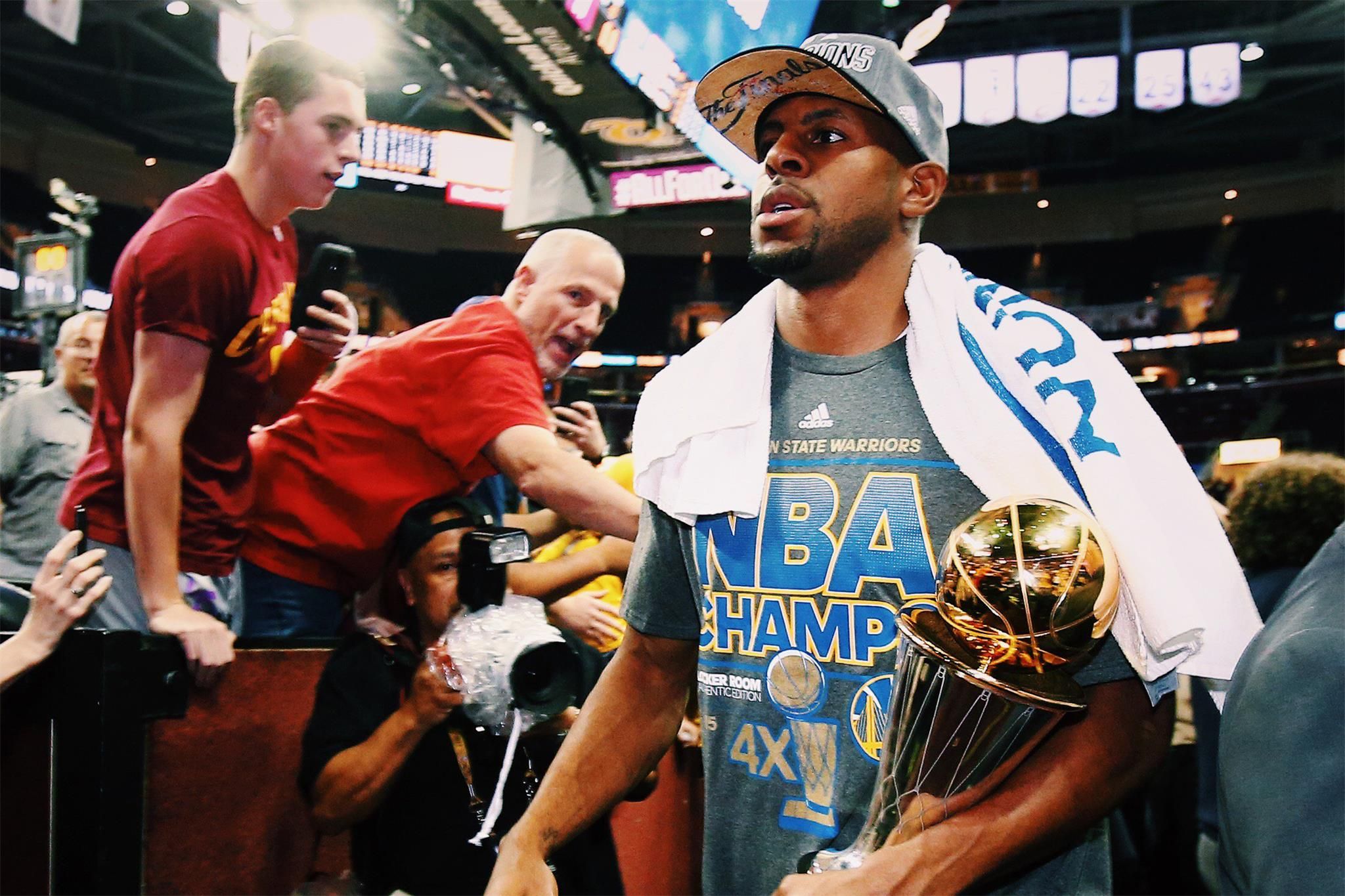 包含赛地聚焦——NBA总决赛今夜热度飙升，曼城回应争议，震撼外界，控场能力受关注的词条