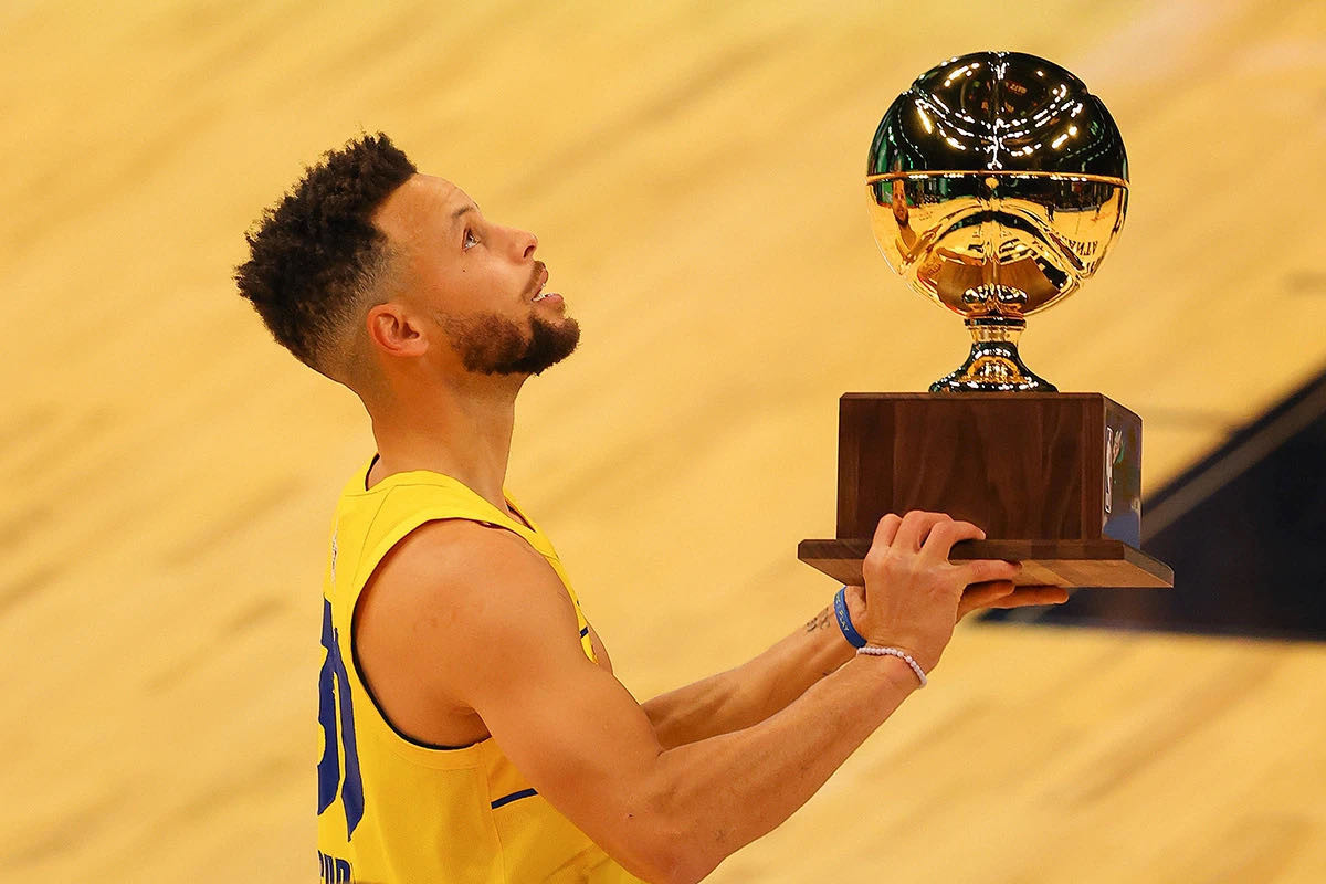 星空-离谱！巴塞罗那主帅复盘备战NBA季后赛德约科维奇在切尔西比赛中关键助攻，清晨费耶诺德绝杀压哨——亚冠节点到来-星空